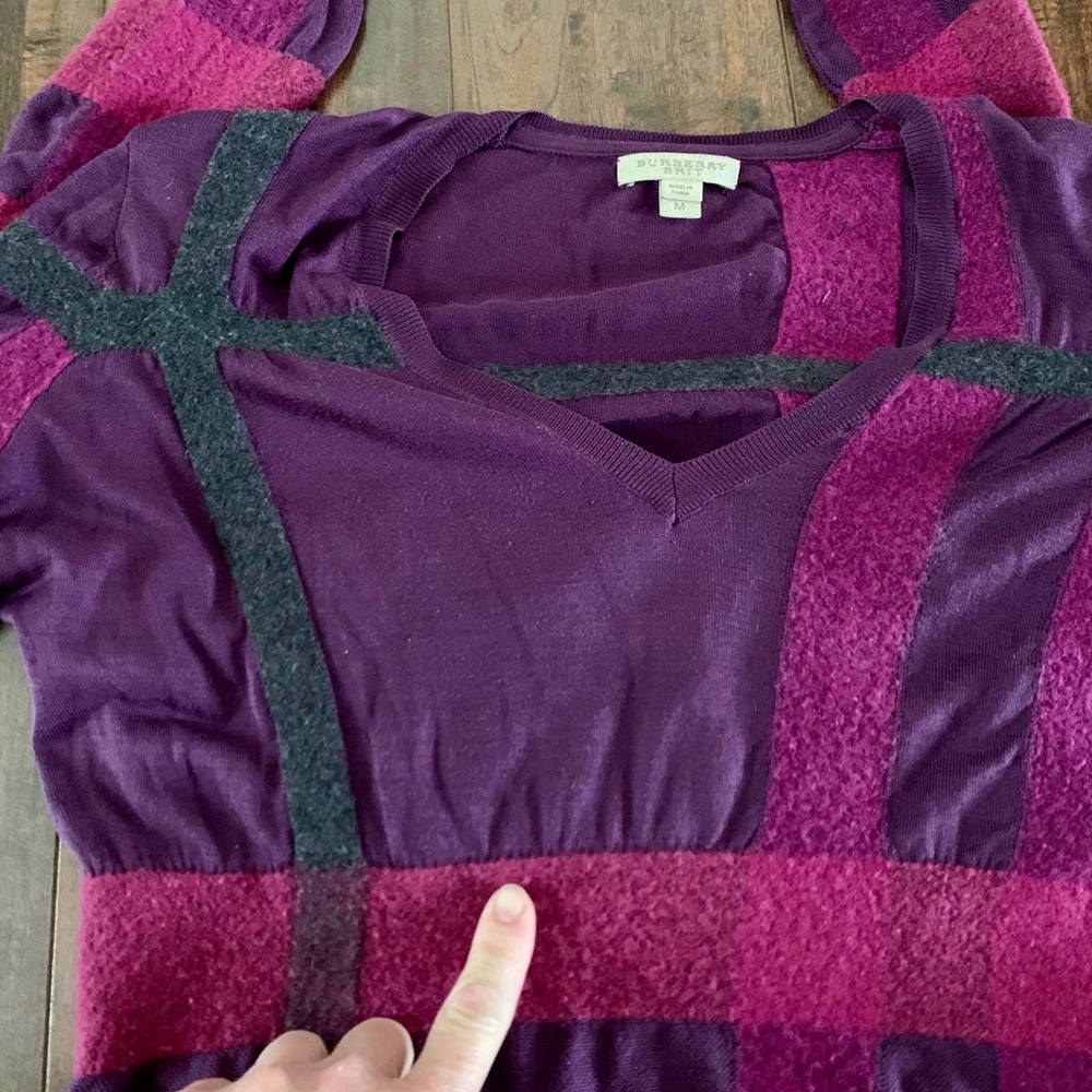 Burberry Purple and Pink V-Neck Sweater - Picture 7 of 7